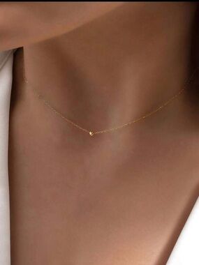 Delicate gold necklace